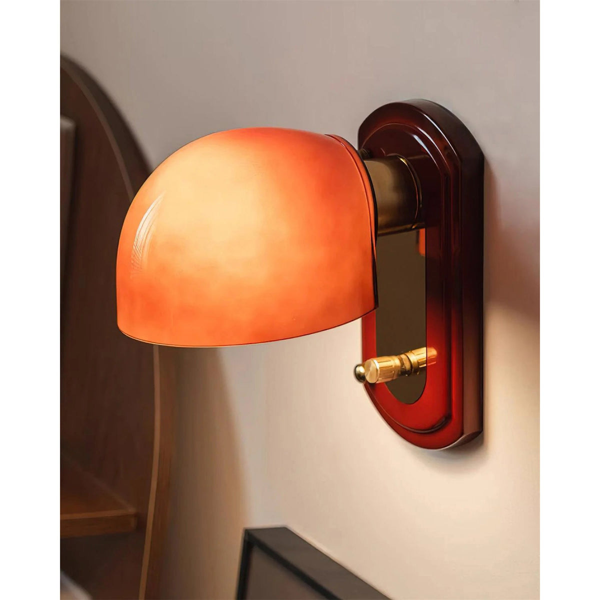 Vintage Wandleuchte mit rotem Glasschirm — Stimmungsvolle Retro-Beleuchtung für Wohnzimmer & Esszimmer | Sansoti