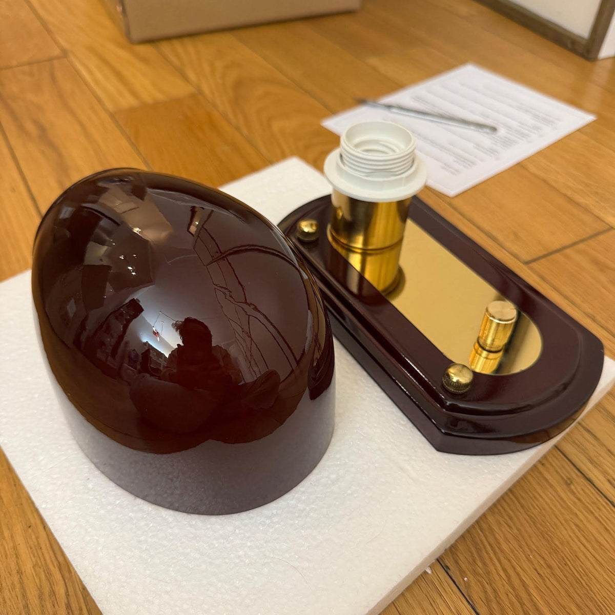 Vintage Wandleuchte mit rotem Glasschirm — Stimmungsvolle Retro-Beleuchtung für Wohnzimmer & Esszimmer | Sansoti