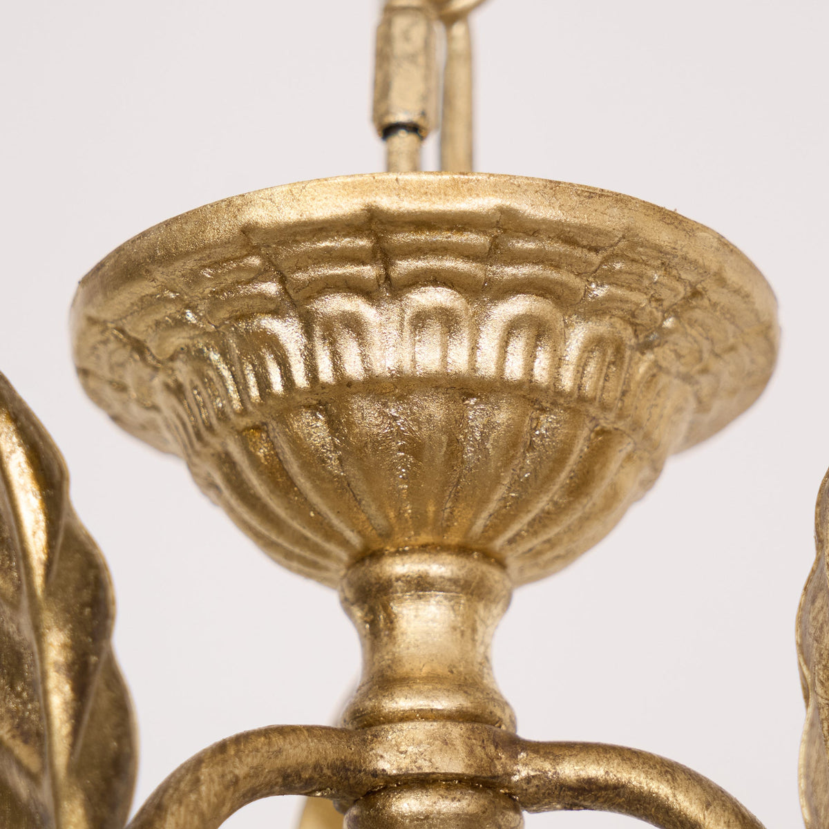 Lámpara colgante barroca tipo farol con detalles de pájaros y hojas – lámpara de techo clásica de 3 luces en dorado o bronce | Sansoti