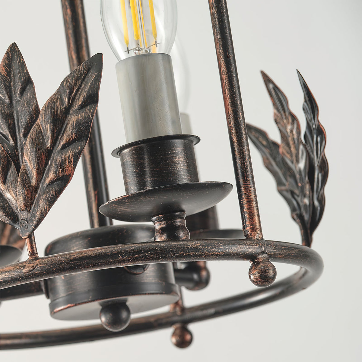 Lámpara colgante barroca tipo farol con detalles de pájaros y hojas – lámpara de techo clásica de 3 luces en dorado o bronce | Sansoti