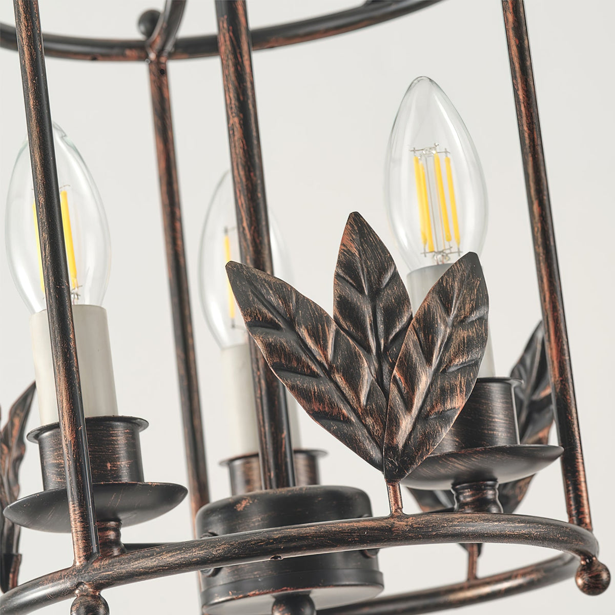 Lámpara colgante barroca tipo farol con detalles de pájaros y hojas – lámpara de techo clásica de 3 luces en dorado o bronce | Sansoti
