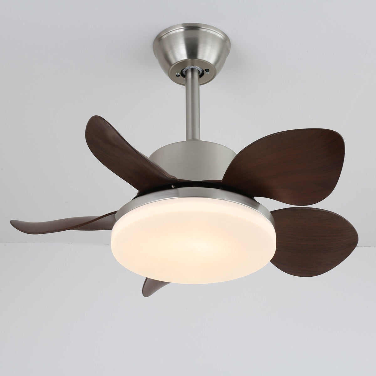 Deckenventilator Alenya mit Holzlook und integrierter Beleuchtung Ø55 cm 48W grau-braune Blätter für alle Jahreszeiten | Sansoti