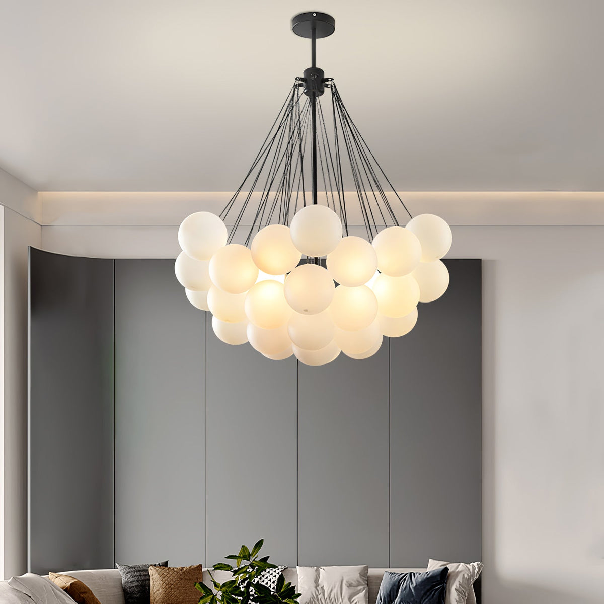 Handgefertigter gläserner Kugel-Kandelaber mit natürlicher Lichtstreuung – Elegante Glastechnik des 19. Jahrhunderts für eine warme Atmosphäre | Sansoti