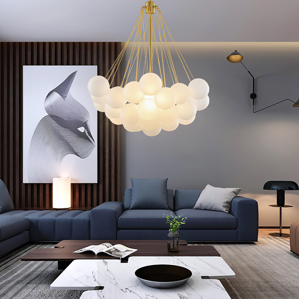 Handgefertigter gläserner Kugel-Kandelaber mit natürlicher Lichtstreuung – Elegante Glastechnik des 19. Jahrhunderts für eine warme Atmosphäre | Sansoti