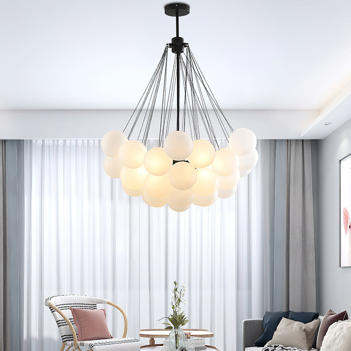 Handgefertigter gläserner Kugel-Kandelaber mit natürlicher Lichtstreuung – Elegante Glastechnik des 19. Jahrhunderts für eine warme Atmosphäre | Sansoti