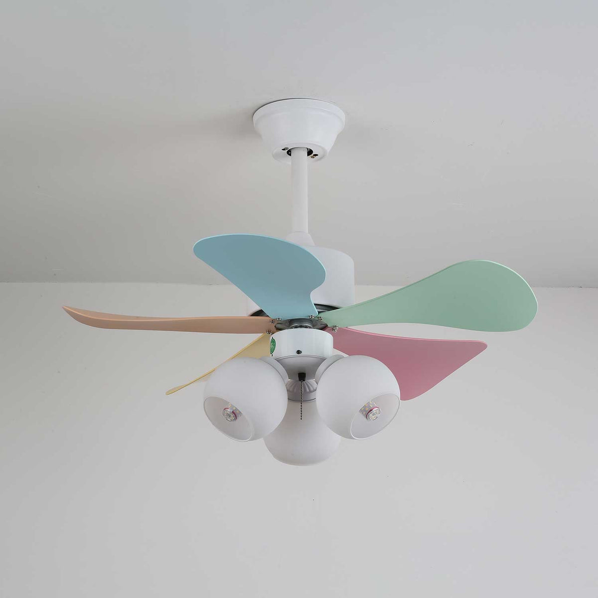 Deckenventilator mit farbigem Glaslicht – Ø76 cm dimmbar – 6 Geschwindigkeiten inkl. Fernbedienung – leiser Motor – modernes Design für Wohnzimmer und Schlafzimmer | Sansoti