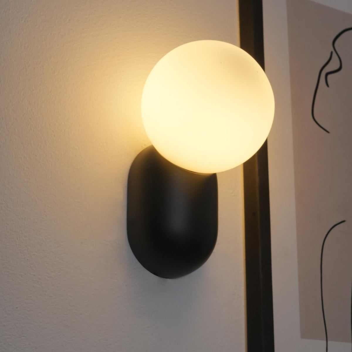 Glas-Kugelleuchte aus Harz - minimalistische Beleuchtung für Flur, Badezimmer, Schlafzimmer und Wohnzimmer | Sansoti
