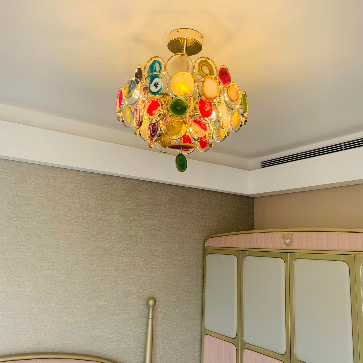 Lustre en agate – Suspension en pierre naturelle avec montage doré – Véritable agate brésilienne éclairée | Sansoti
