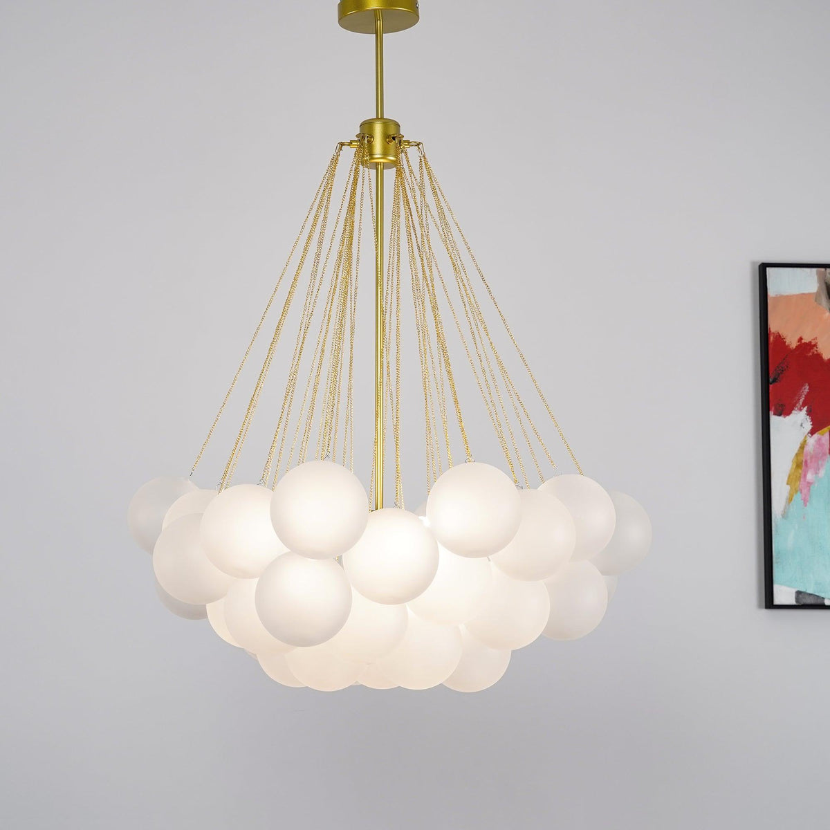 Handgefertigter gläserner Kugel-Kandelaber mit natürlicher Lichtstreuung – Elegante Glastechnik des 19. Jahrhunderts für eine warme Atmosphäre | Sansoti