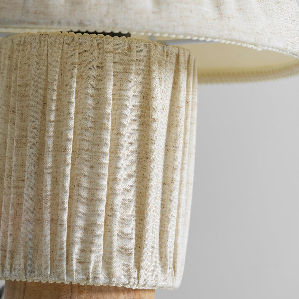 Retro Tafellamp met Geplooide Stoffen Kap – Warm Zacht Licht – Scandinavisch Minimalistisch Design voor Slaapkamer Woonkamer | Sansoti