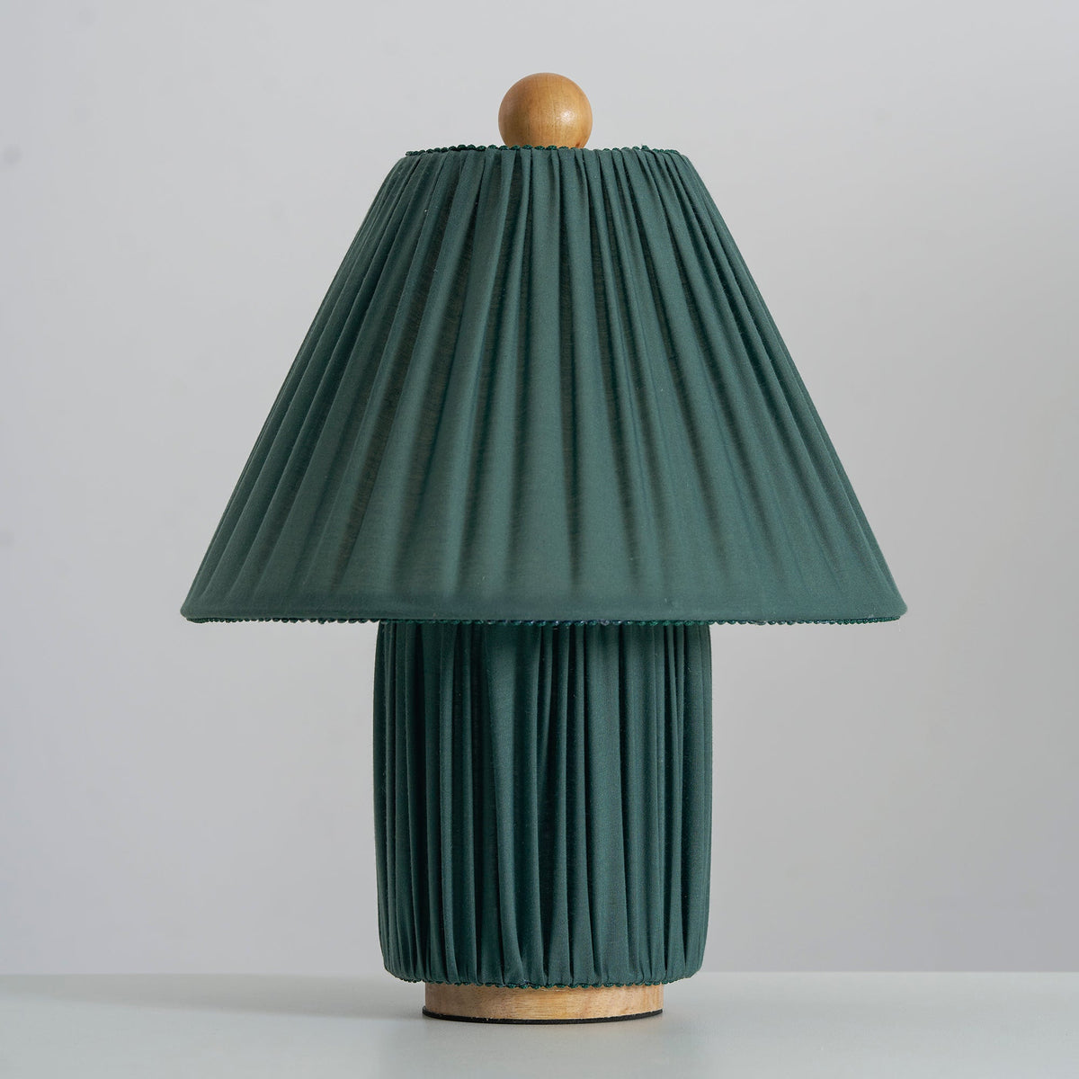 Retro Tafellamp met Geplooide Stoffen Kap – Warm Zacht Licht – Scandinavisch Minimalistisch Design voor Slaapkamer Woonkamer | Sansoti