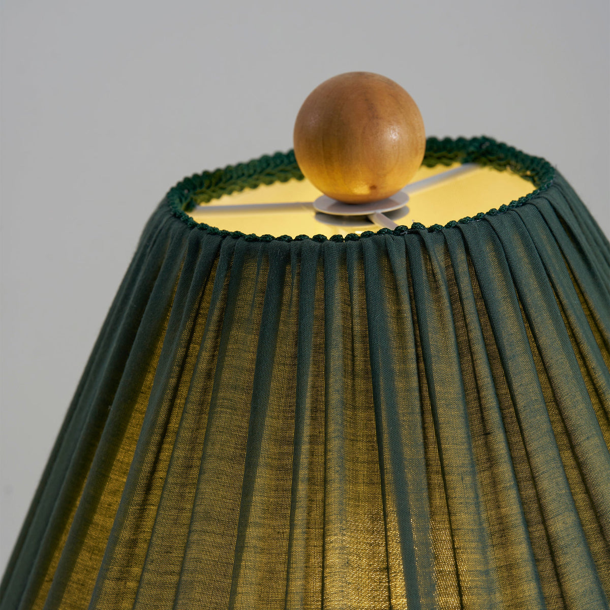 Retro Tafellamp met Geplooide Stoffen Kap – Warm Zacht Licht – Scandinavisch Minimalistisch Design voor Slaapkamer Woonkamer | Sansoti