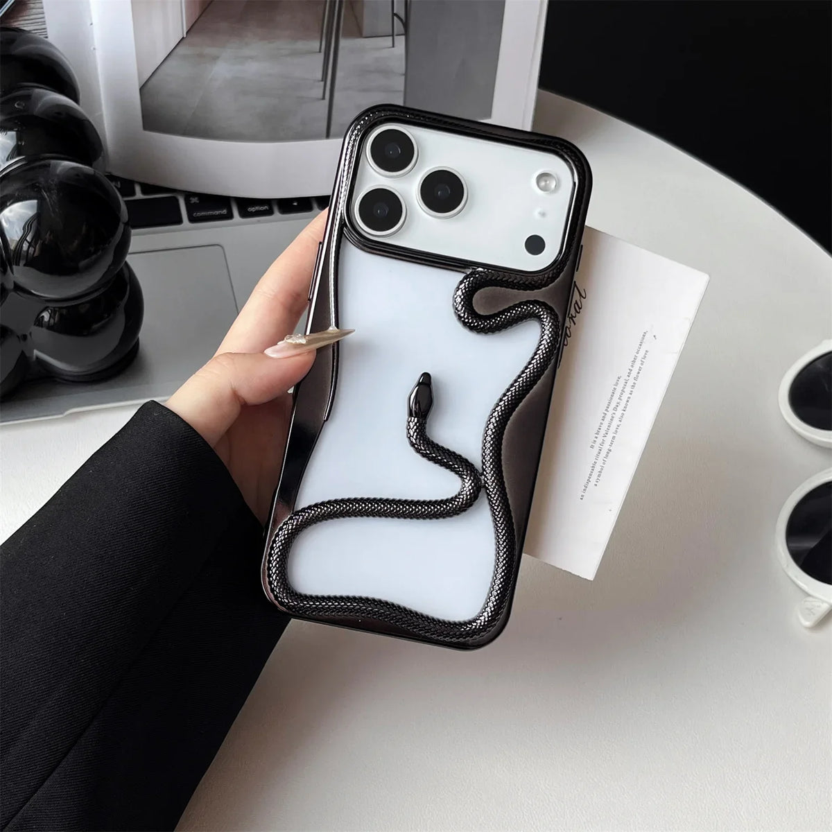 iPhone Case with Snake Pattern and Reinforced Bumper – Matte and Chrome Finish for iPhone 12-17 | Sansoti