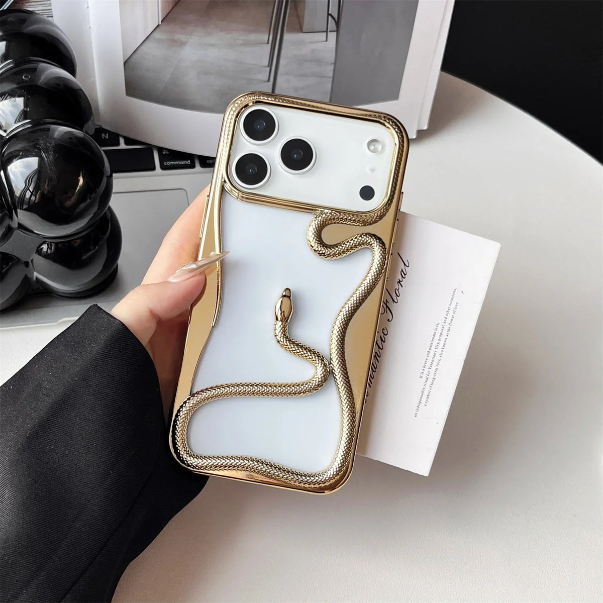iPhone Case with Snake Pattern and Reinforced Bumper – Matte and Chrome Finish for iPhone 12-17 | Sansoti