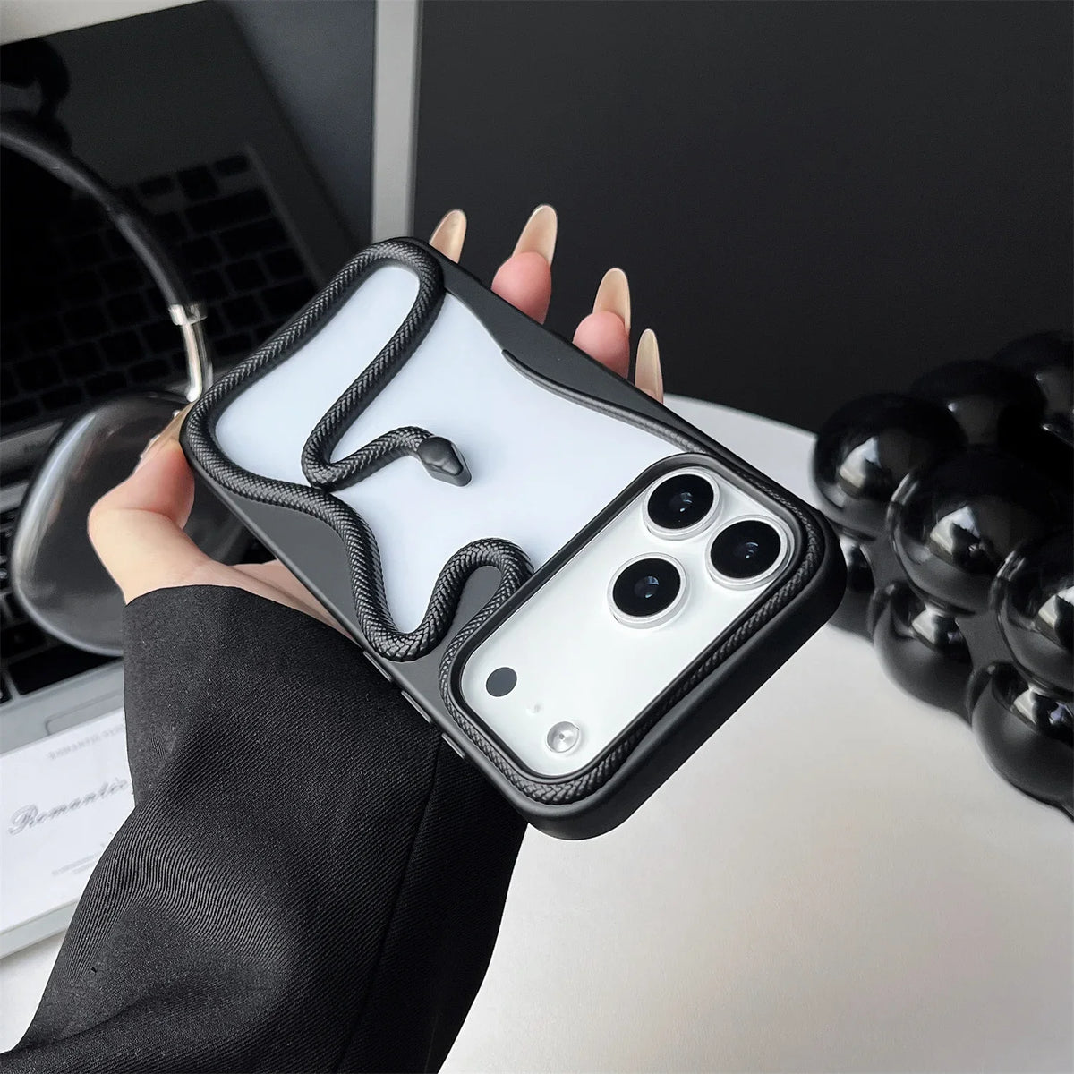 iPhone Case with Snake Pattern and Reinforced Bumper – Matte and Chrome Finish for iPhone 12-17 | Sansoti