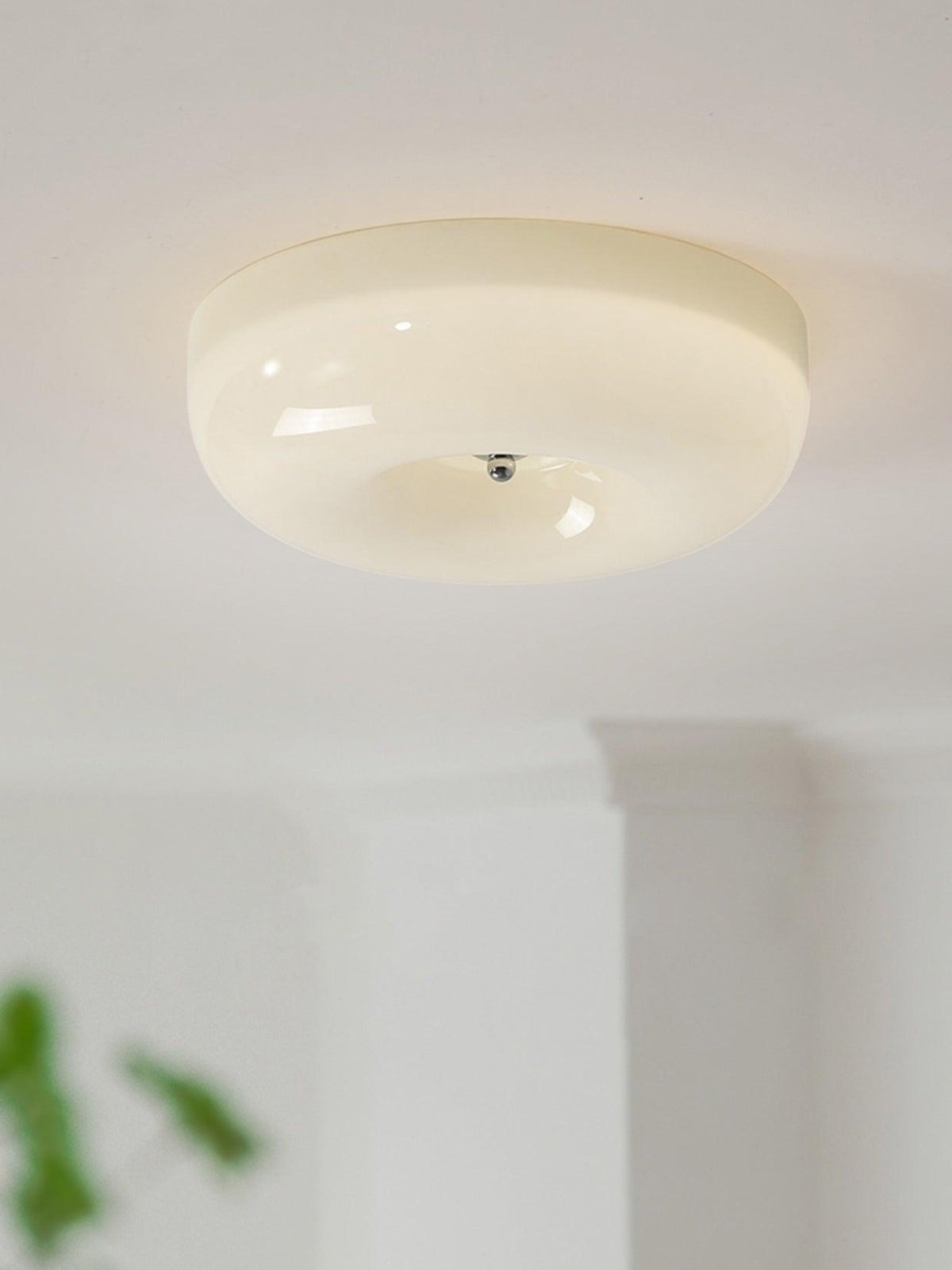 Deckenlampe Milchglas 32–46 cm | Glaskugel mit Silberakzent | Dimmbares Deckenlicht Warmweiß | Sansoti