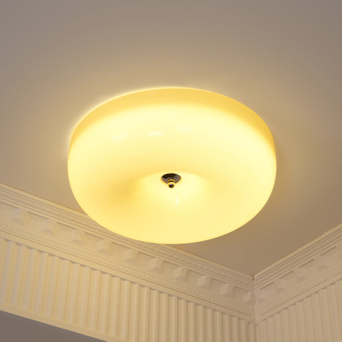 Deckenlampe Milchglas 32–46 cm | Glaskugel mit Silberakzent | Dimmbares Deckenlicht Warmweiß | Sansoti