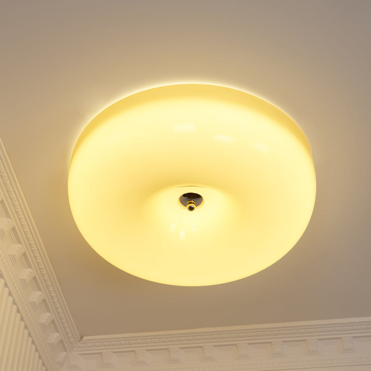 Deckenlampe Milchglas 32–46 cm | Glaskugel mit Silberakzent | Dimmbares Deckenlicht Warmweiß | Sansoti