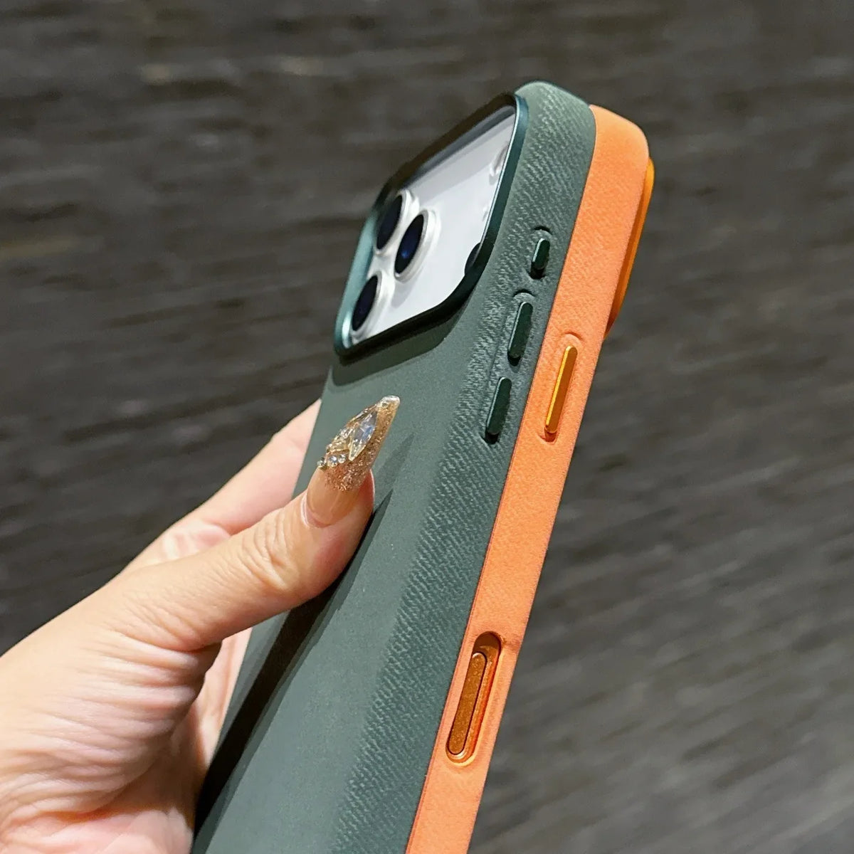 Polyester-iPhone-Hülle im Denim-Look für 13 bis 17, kabelloses Laden kompatibel, robuster Schutz | Sansoti