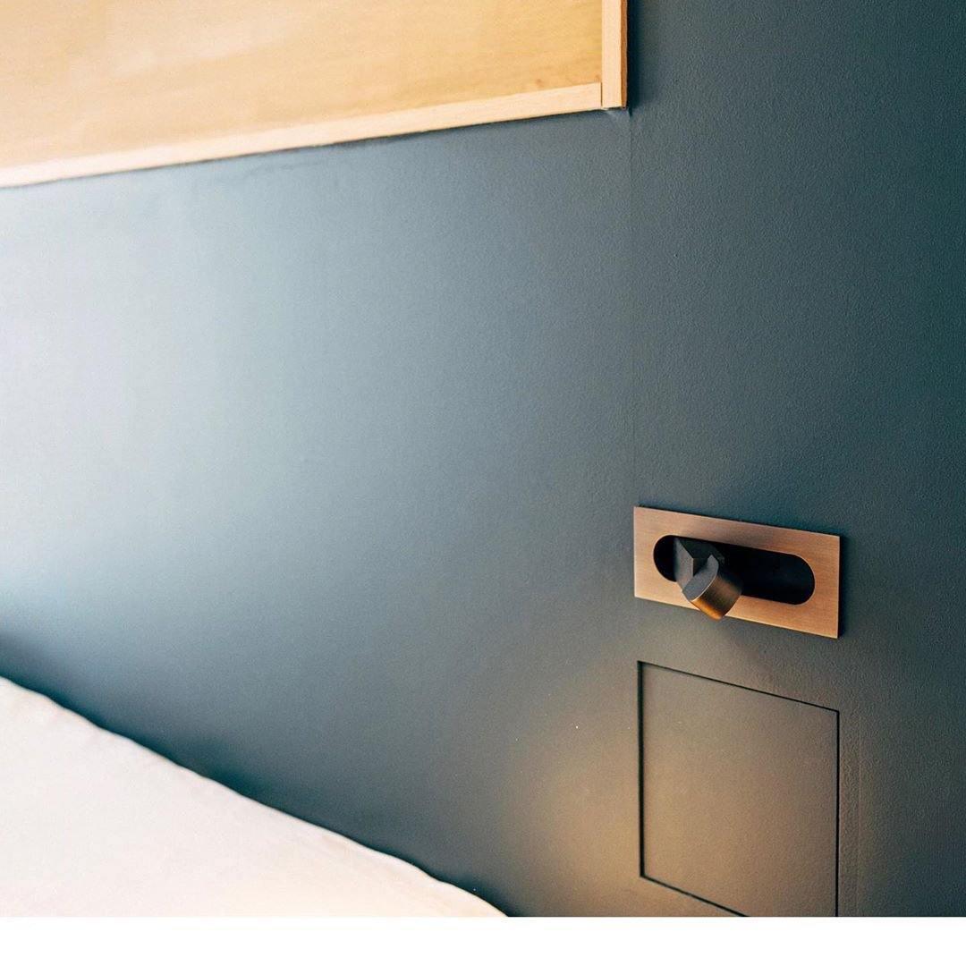 LED wall light with hidden switch – press to turn on, press to turn off – adjustable head for reading light beside the bed | Sansoti