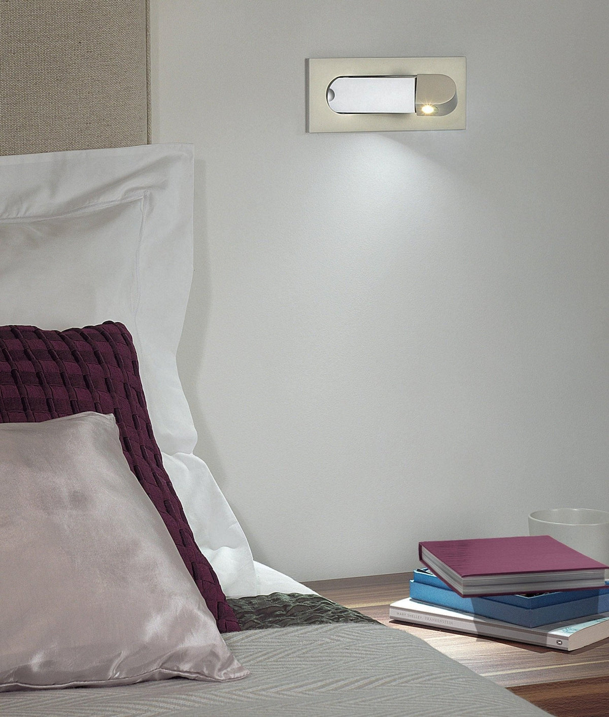 LED wall light with hidden switch – press to turn on, press to turn off – adjustable head for reading light beside the bed | Sansoti