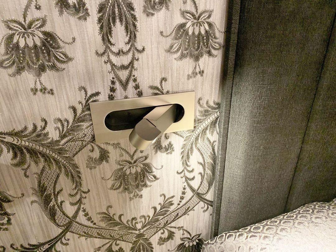 LED wall light with hidden switch – press to turn on, press to turn off – adjustable head for reading light beside the bed | Sansoti