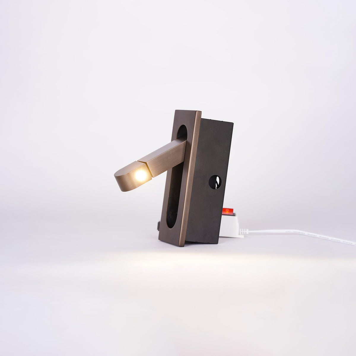 LED wall light with hidden switch – press to turn on, press to turn off – adjustable head for reading light beside the bed | Sansoti