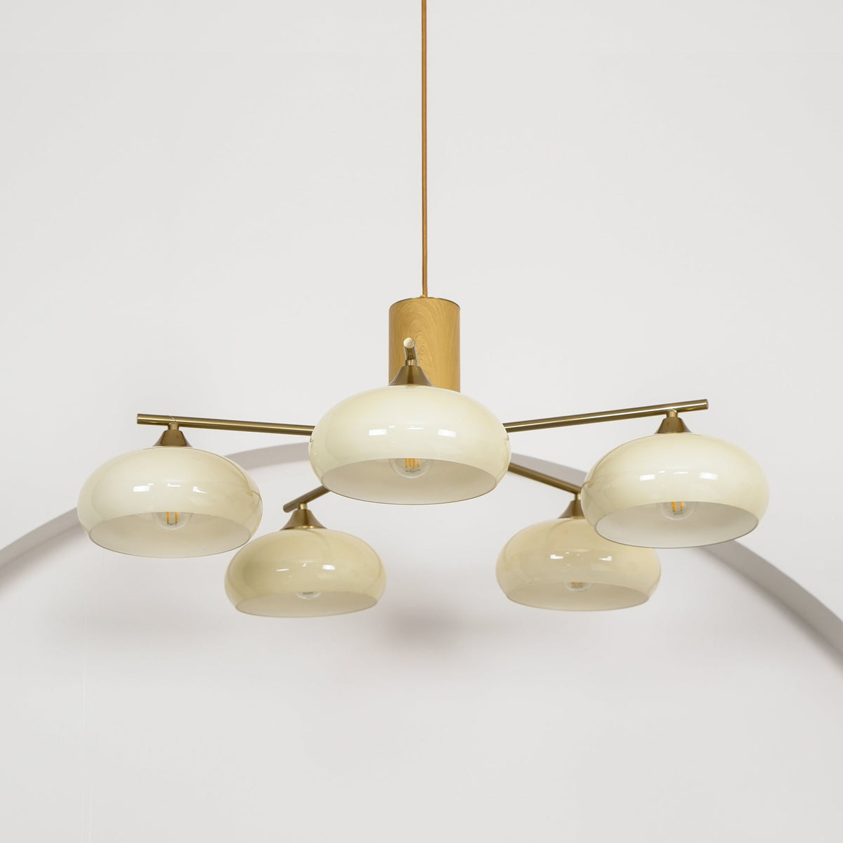Ovale Design Kroonluchter Met Glazen Kappen En Messing Details Voor Woonkamer En Eetkamer | Sansoti