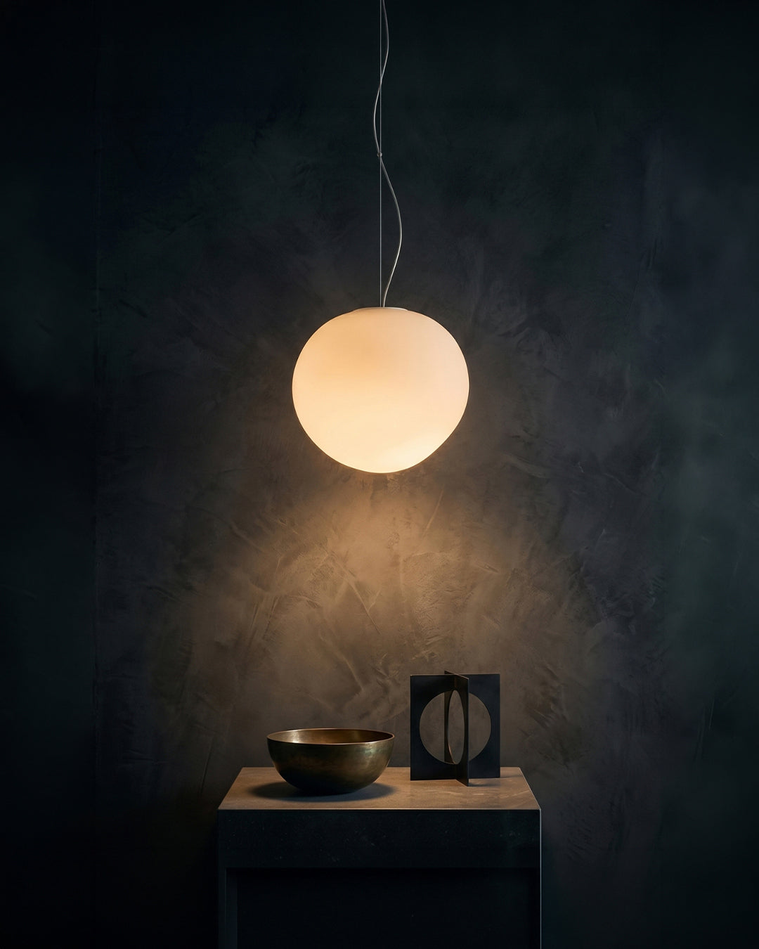 Suspension en verre laitonné soufflé bouche – Design moderne minimaliste avec lumière douce pour salle à manger et salon – 3 tailles disponibles – Blanc chaud 3000K | Sansoti