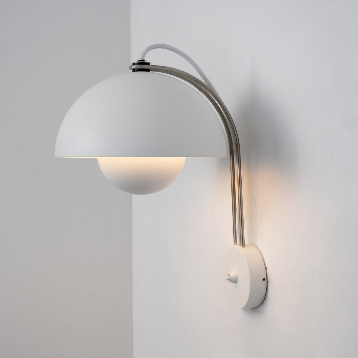 VP9 Wall Lamp — Double Dome Style Icon in 13 Colors — Dimmable E26/E27 — For Bedroom, Hallway, Reading Corner | Sansoti