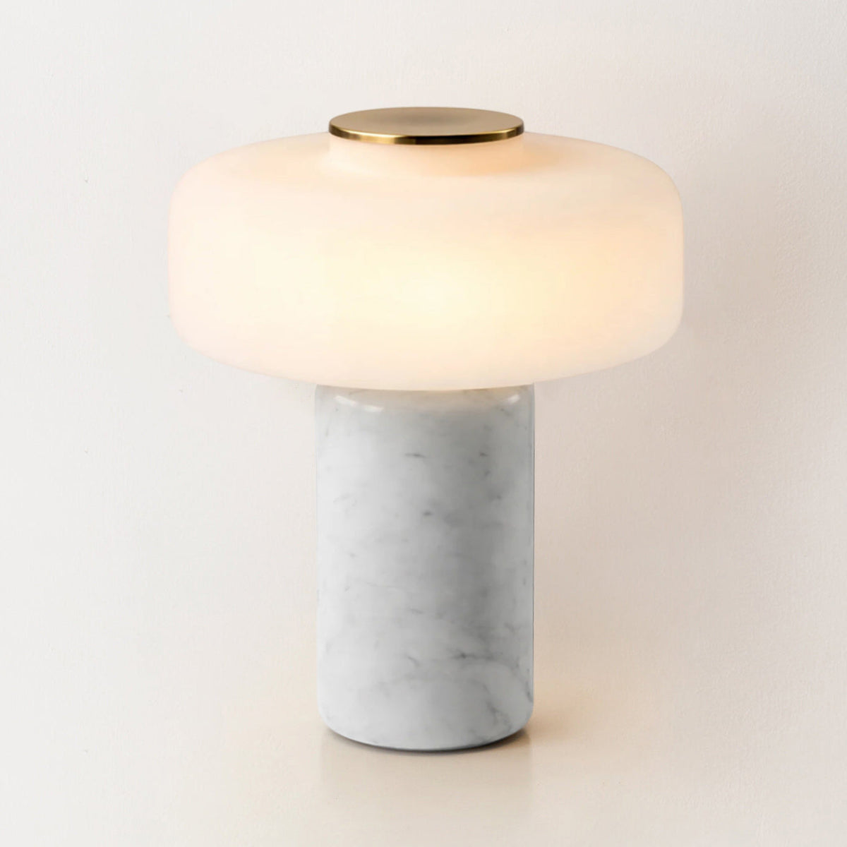 Wiederaufladbare Marmortischlampe mit Opalglas-Schirmchen – Dimmbar Kabelloses Stimmungslicht mit Natursteinbasis für Wohnzimmer Schlafzimmer Luxuriöses Interieur | Sansoti