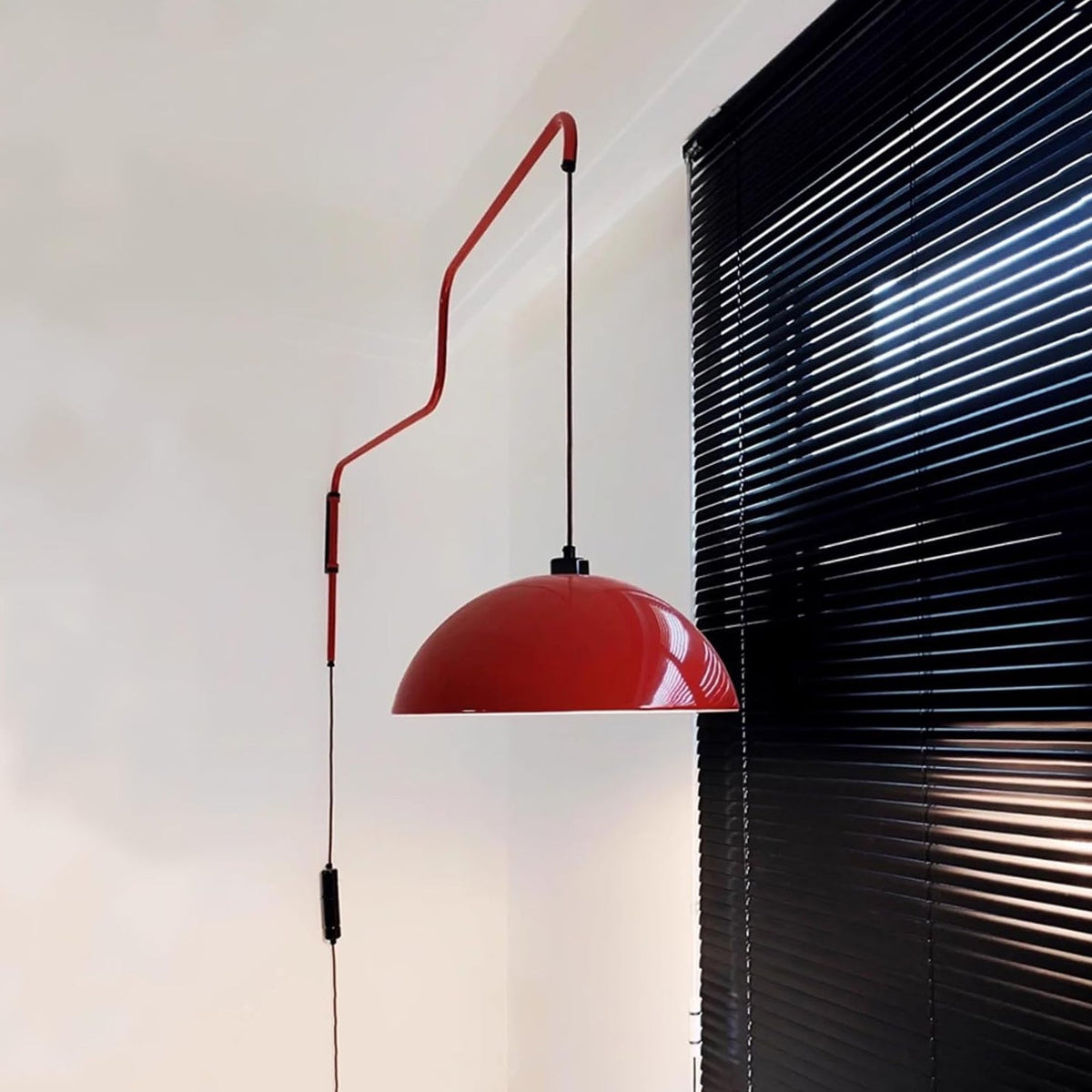 Geometric Wall Lamp Plug-In with Dim Function – Red & Black Metal Design – 3 Sizes S/M/L | Sansoti