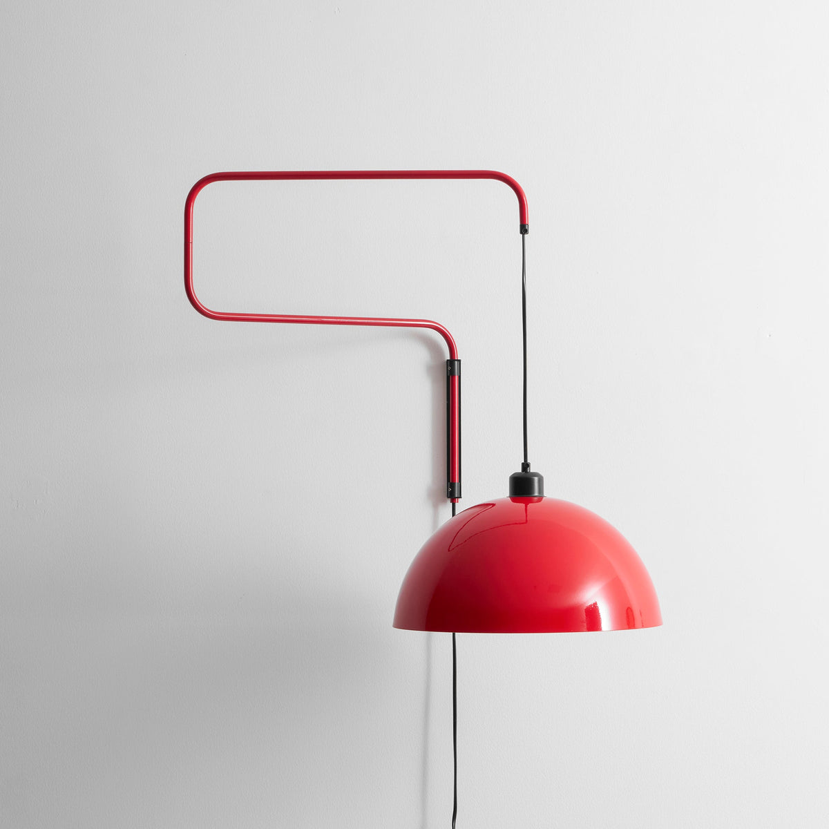 Geometric Wall Lamp Plug-In with Dim Function – Red & Black Metal Design – 3 Sizes S/M/L | Sansoti