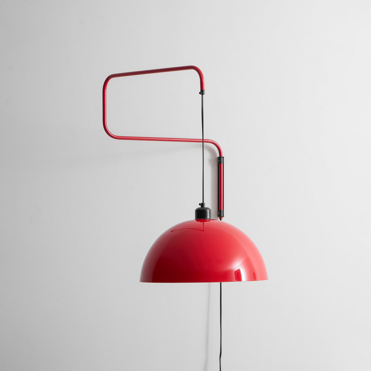 Geometric Wall Lamp Plug-In with Dim Function – Red & Black Metal Design – 3 Sizes S/M/L | Sansoti