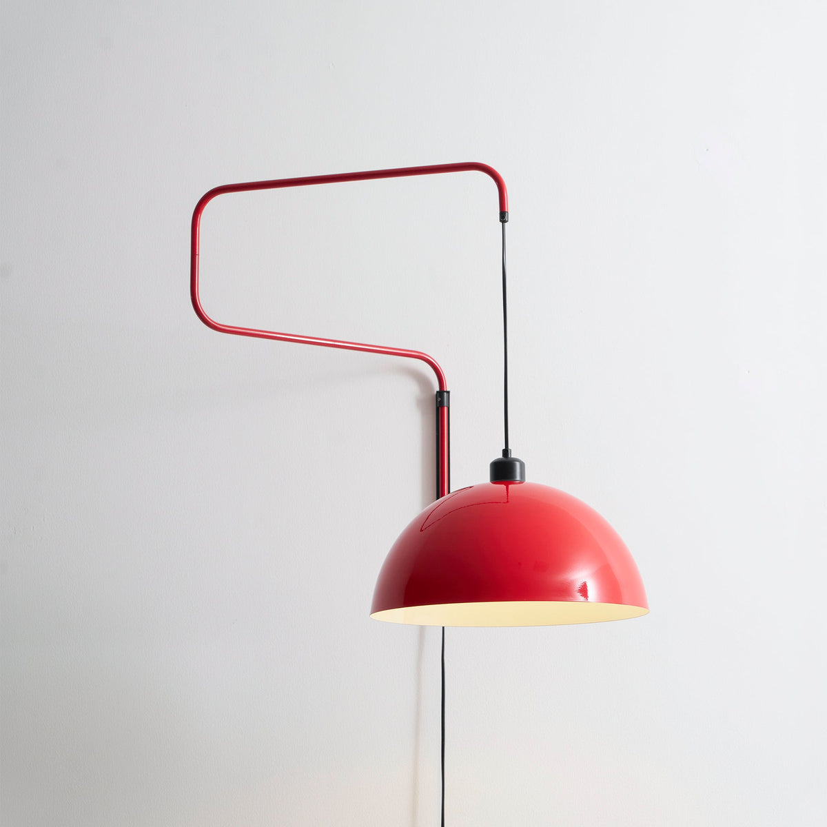 Geometric Wall Lamp Plug-In with Dim Function – Red & Black Metal Design – 3 Sizes S/M/L | Sansoti