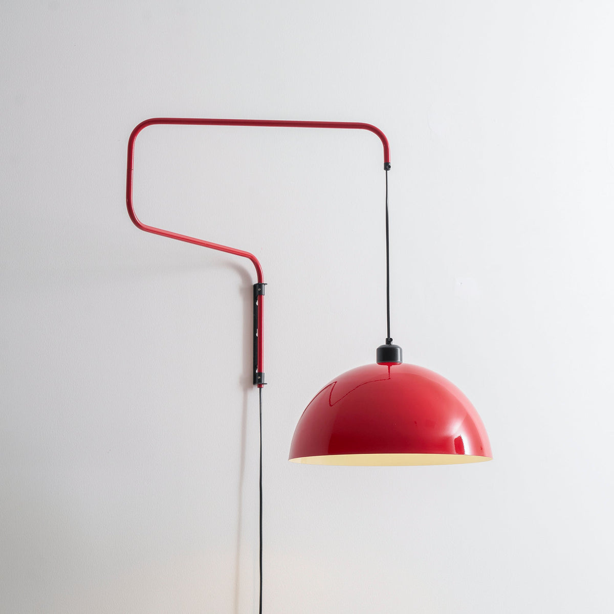 Geometric Wall Lamp Plug-In with Dim Function – Red & Black Metal Design – 3 Sizes S/M/L | Sansoti
