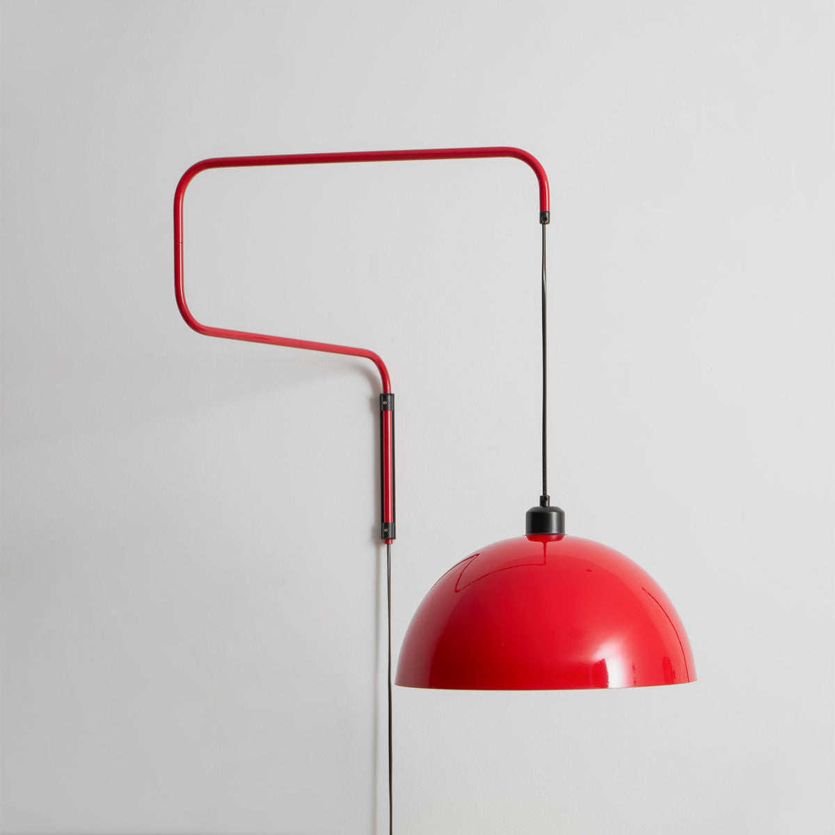 Geometric Wall Lamp Plug-In with Dim Function – Red & Black Metal Design – 3 Sizes S/M/L | Sansoti