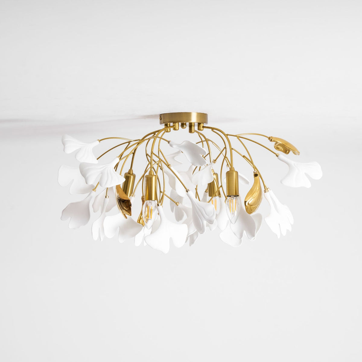 Keramische Hängelampe Ginkgo-Blatt – Goldfarbene Fassung mit weißen Blättern – Modernes, von der Natur inspiriertes Design für Wohnzimmer Esszimmer Schlafzimmer | Sansoti