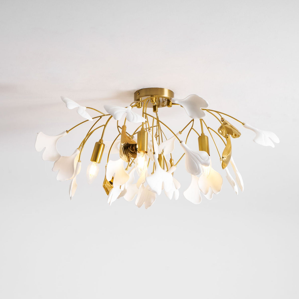 Keramische Hängelampe Ginkgo-Blatt – Goldfarbene Fassung mit weißen Blättern – Modernes, von der Natur inspiriertes Design für Wohnzimmer Esszimmer Schlafzimmer | Sansoti