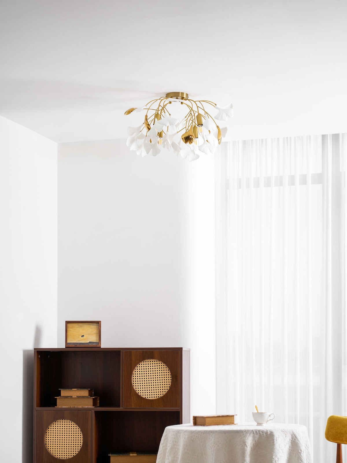 Keramische Hängelampe Ginkgo-Blatt – Goldfarbene Fassung mit weißen Blättern – Modernes, von der Natur inspiriertes Design für Wohnzimmer Esszimmer Schlafzimmer | Sansoti