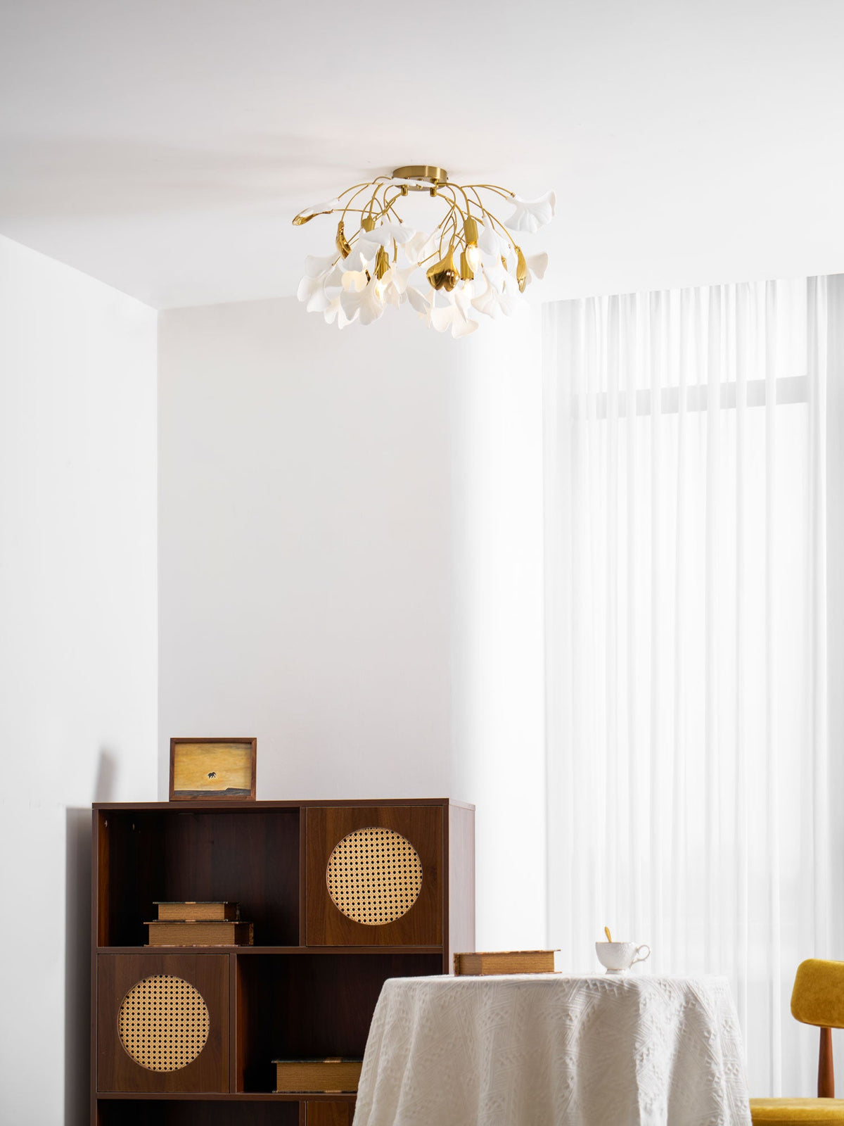 Keramische Hängelampe Ginkgo-Blatt – Goldfarbene Fassung mit weißen Blättern – Modernes, von der Natur inspiriertes Design für Wohnzimmer Esszimmer Schlafzimmer | Sansoti
