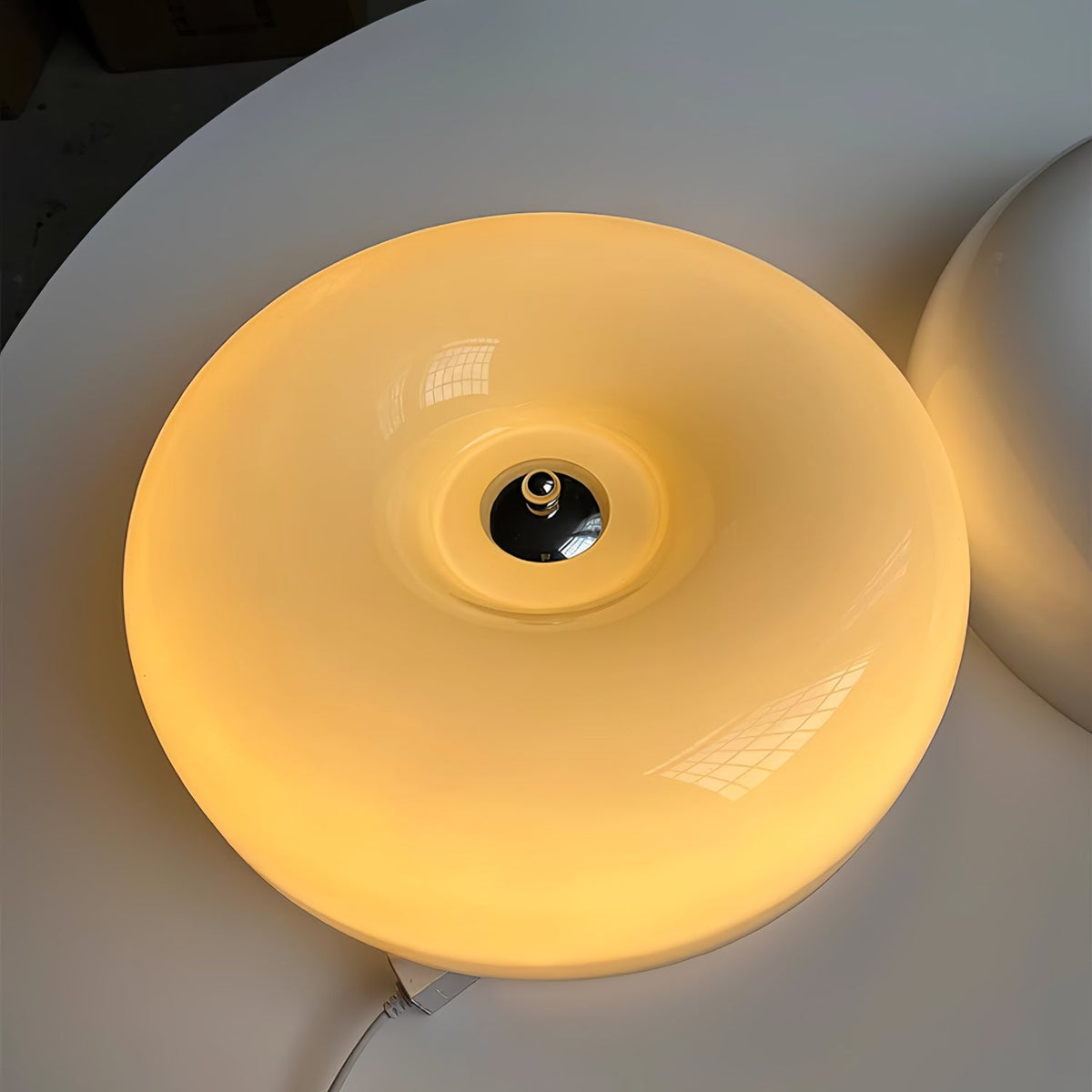 Glas-Deckenleuchte mit integrierter LED-Beleuchtung für moderne Wohn-, Schlaf- und Flurbereiche | Sansoti