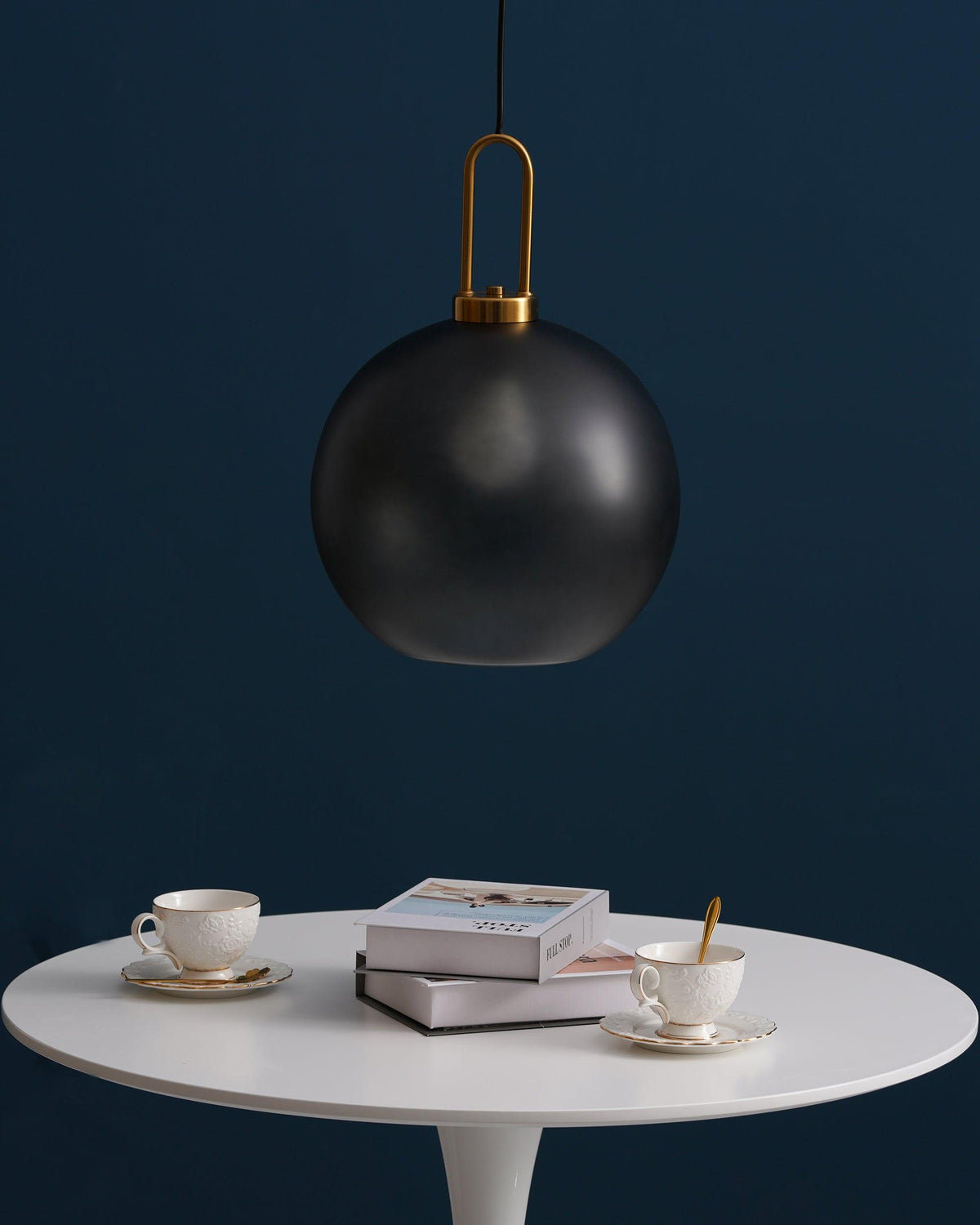 Glazen Hanglamp met Koperen Afwerking – Capsule & Sphere Vormen | Sansoti