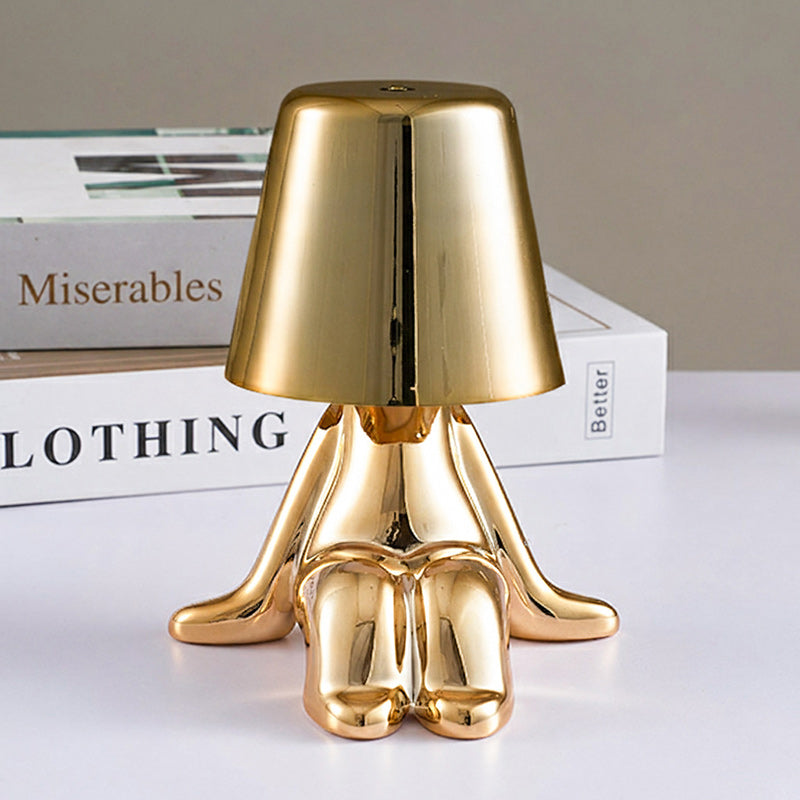 Lampe de table moderne avec sculpture – frères dorés avec batterie intégrée et LED – éclairage artistique pour salon, chambre et bureau | Sansoti