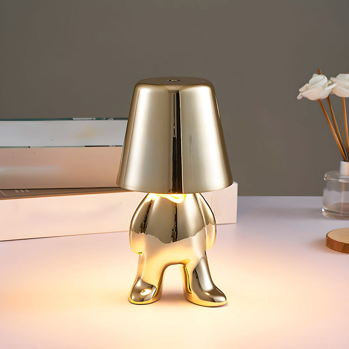 Modern Table Lamp with Sculpture – Gold-Colored Brothers with Built-in Battery and LED – Artistic Lighting for Living Room, Bedroom & Desk | Sansoti