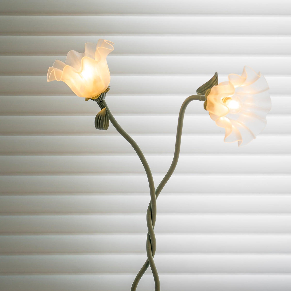 Stehlampe Blumen-Design Grün Weiß Metall 170cm 2-3-flammig LED Stimmungslicht Wohnzimmer Schlafzimmer | Sansoti