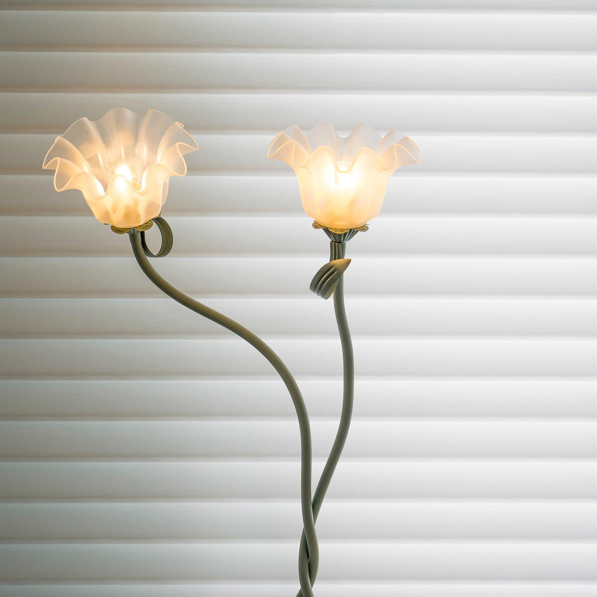 Stehlampe Blumen-Design Grün Weiß Metall 170cm 2-3-flammig LED Stimmungslicht Wohnzimmer Schlafzimmer | Sansoti