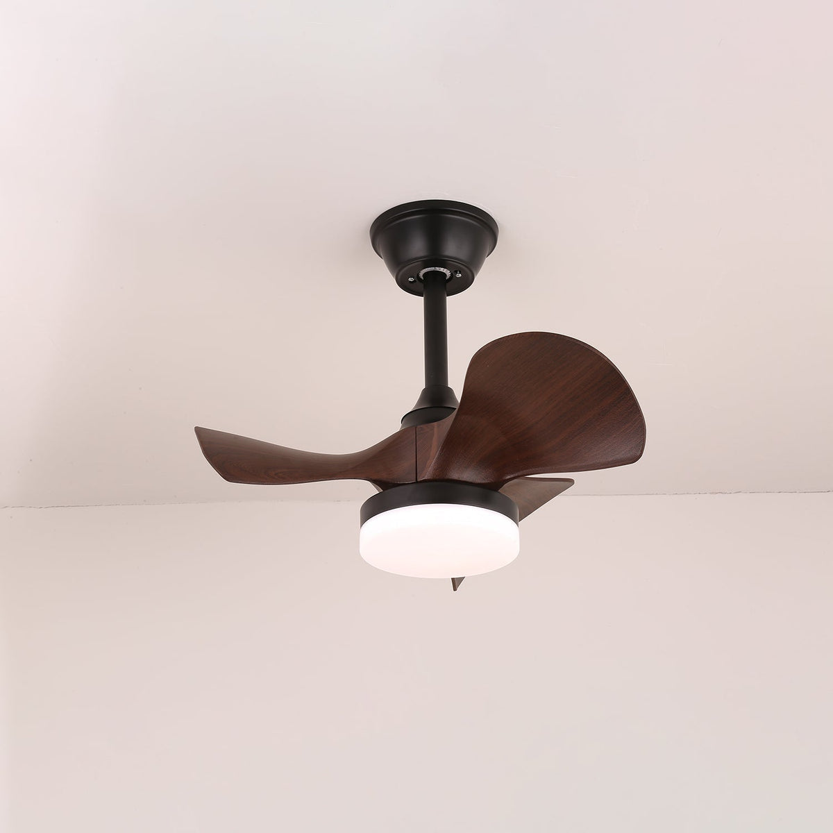 Moderner Deckenventilator Neriah aus Holz mit integrierter Beleuchtung und Fernbedienung | Sansoti