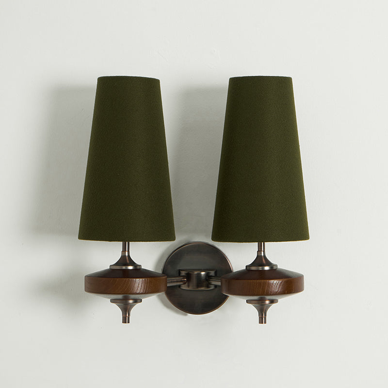 Aplique de diseño con detalles de madera y pantalla de tela, inspirado en la palmera Nikau