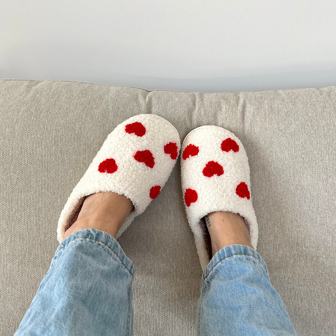 Pluche Pantoffels met Hartjesmotief - Warme Zachte Slippers voor Binnen - Gezellige Huisschoenen met Antislip Zool - Comfortabele Damesslippers Winter | Sansoti